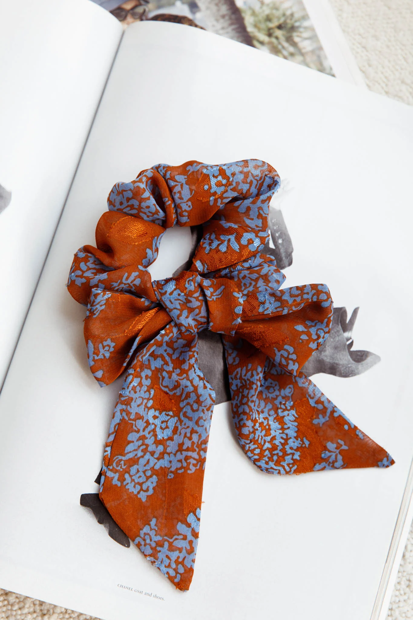 Bow Scrunchie Floral Brown - Sonourner