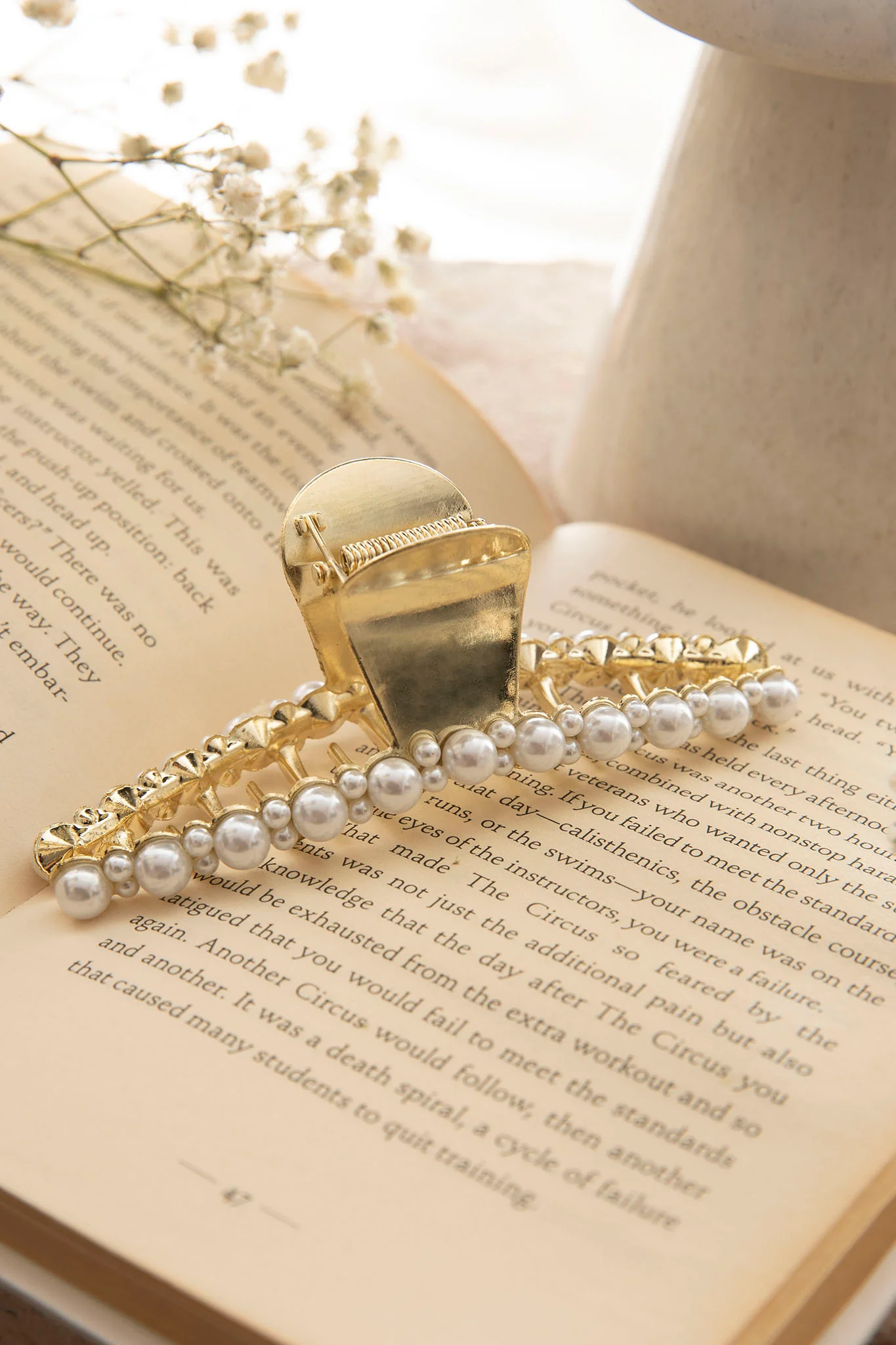 Molly Pearl Claw Clip Gold - Sonourner