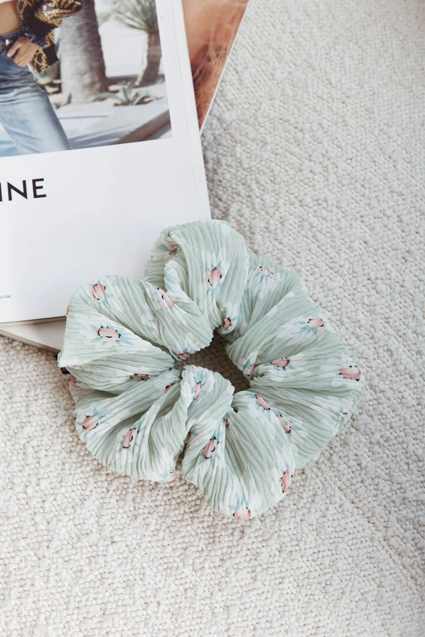 Chouchou Crepe Scrunchie Floral Sage - Sonourner