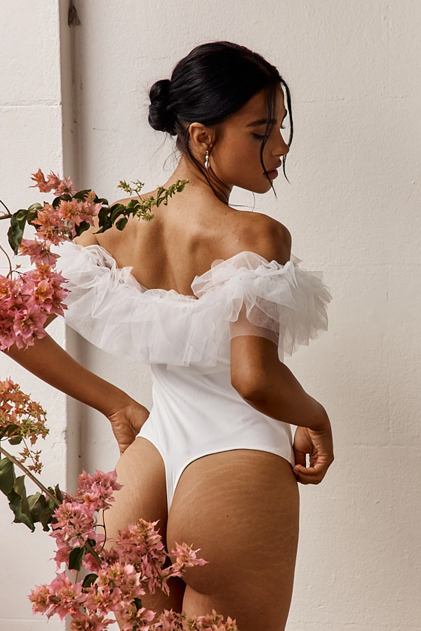 Gianni Ruffle Off-Shoulder Bodysuit White - Sonourner