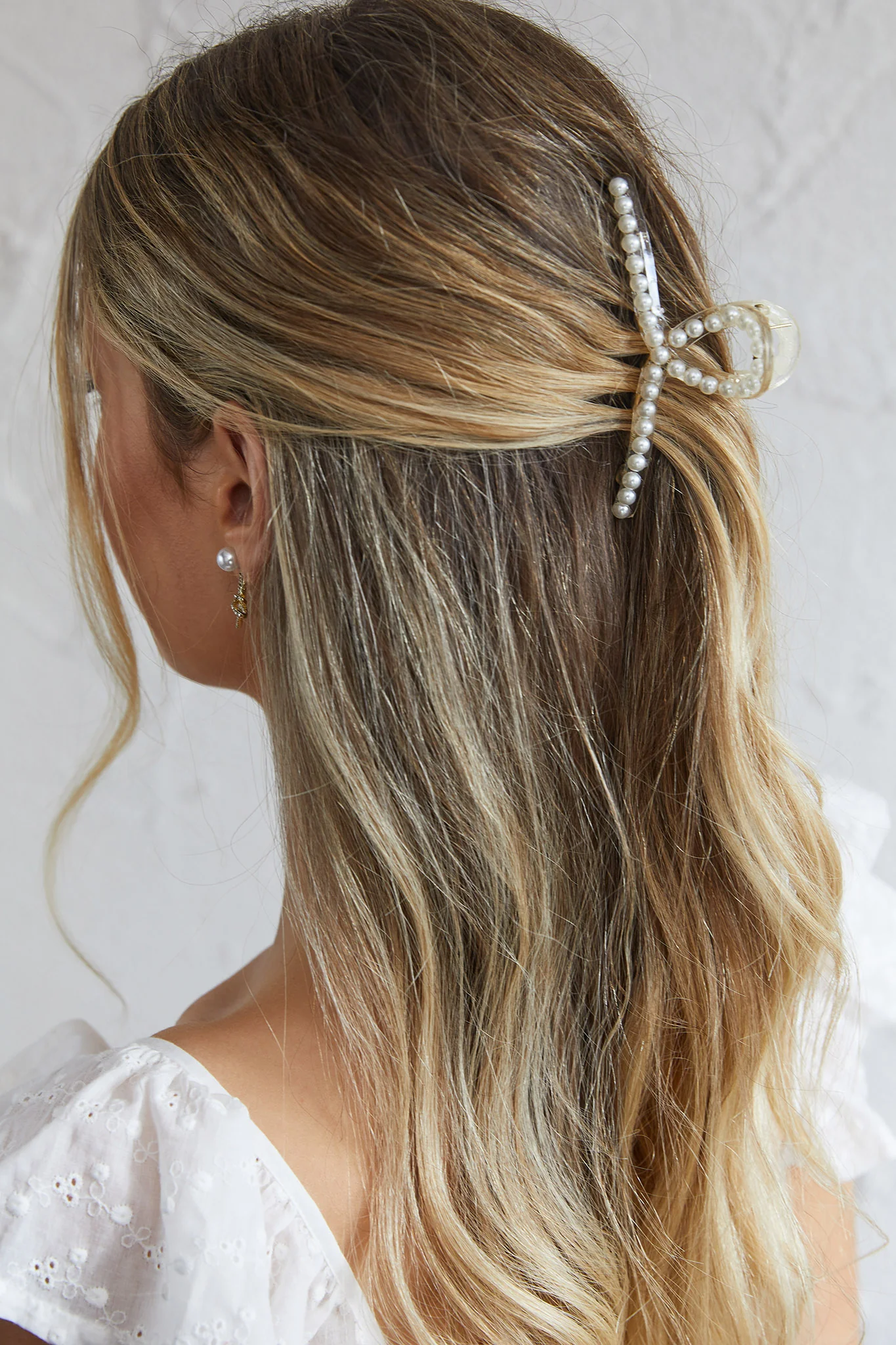 Hannah Pearl Twist Hair Clip Clear - Sonourner